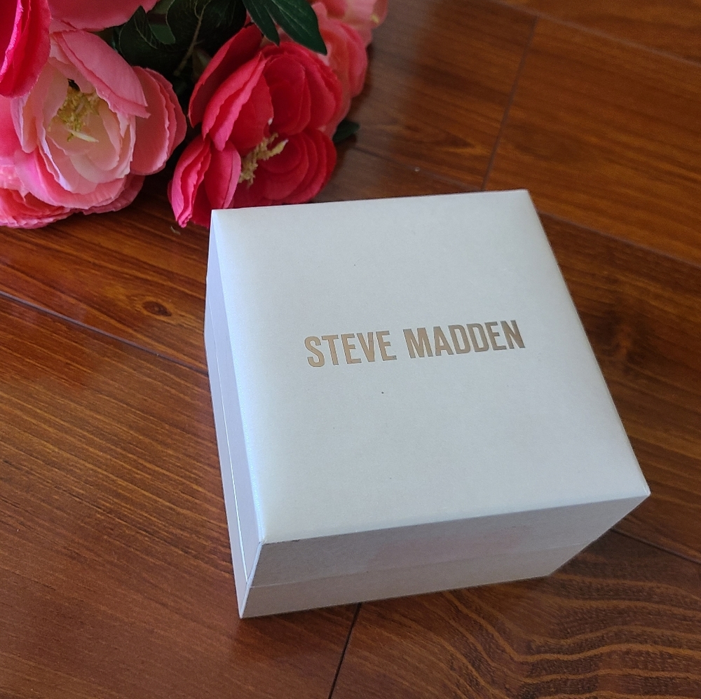 Steve Madden Teal Snake Skin Watch with Rhinestone - Picture 5 of 9